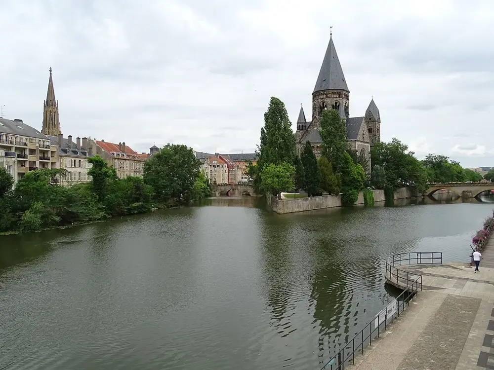 River Scene - Metz - Grand Est - France - 01